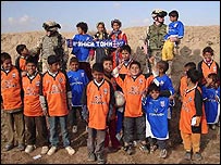 Iraqui children get Ipswich Town shirts