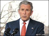 George W. Bush dá declarações a respeito da economia americana na Casa Branca, em Washington