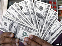 Đếm tiền US dollar