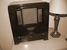 1930s radio and lamp on side table