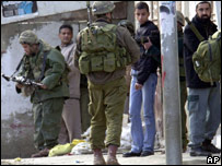 Soldado israelense em operação em Nablus