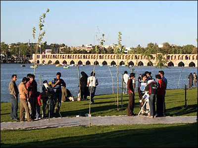 روز جهانی نجوم در کنار سی و سه پل و زاینده رود اصفهان عکس از محمد رحیمی از سایت آسمان پارس