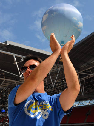 This hot air balloon is 'on the up' - just like Take That's career! Brilliant.