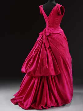 Balenciaga dress, c1955. Scarlet silk and silk taffeta. © V&A Images