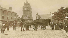 Sgwâr y Dref c.1900 (Llun:Roger Edwards) Sgwâr y Dref c.1900 (Llun:Roger Edwards)