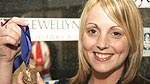 Rhian Williams o Lanelli, enillydd gwobr goffa Llwyd o'r Bryn