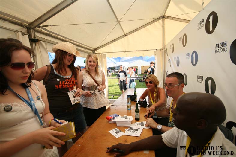 Signing sessions with Judge Jules
