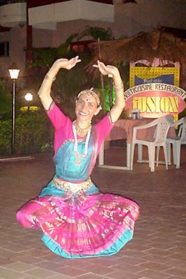 SAdolphin Abreu in classical dance costume, performing for  tourists.