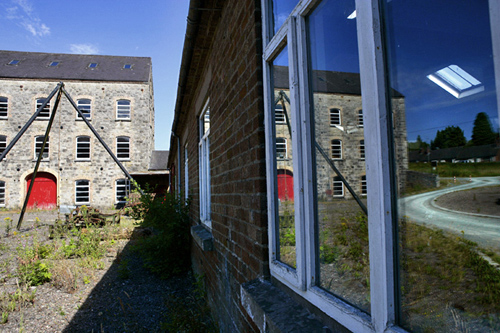 Buildings: symmetry alt text