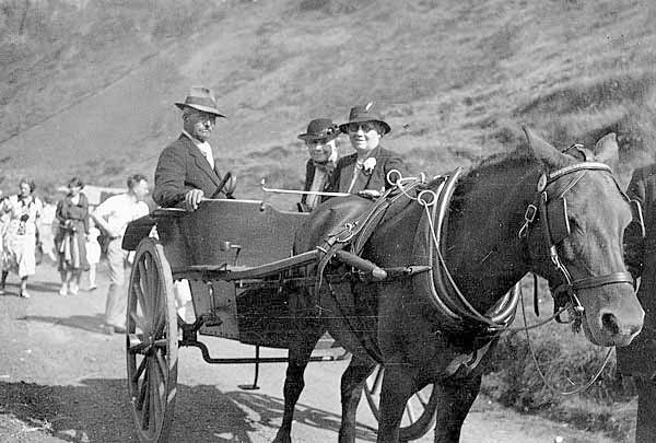 A 1937 photograph of two lady tourists escorted by their guide, Alex McLernon. Do you perhaps know or recognise either of these ladies?