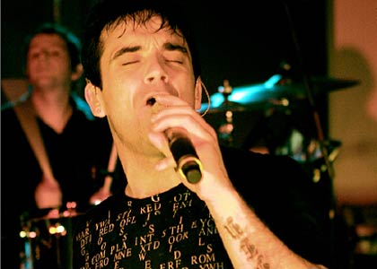 Robbie Williams live at his rehearsal rooms