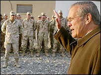 Donald Rumsfeld, Afganistan'daki ABD askerleriyle