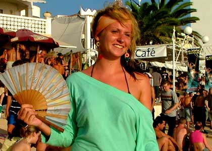 The Essential Selection at Cafe Mambo - Crowd 6th August 2004

