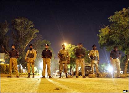 Troops at the perimeter of the mosque complex