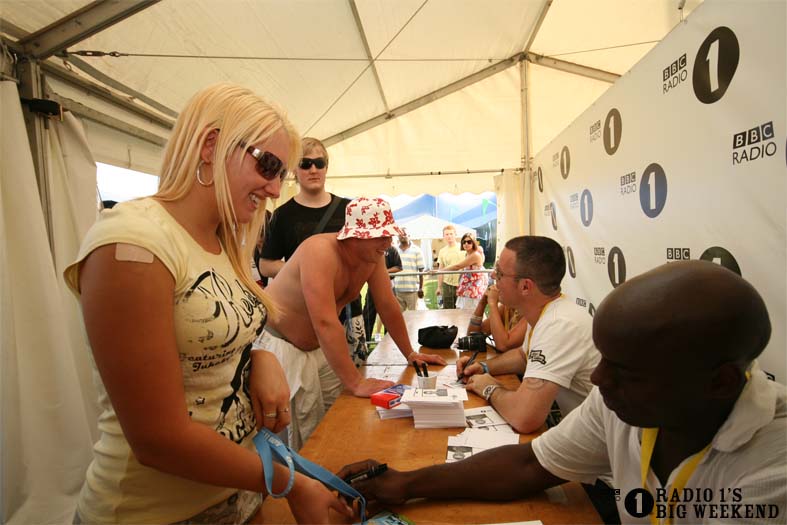 Signing sessions with Judge Jules