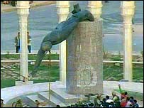 2003 yılında Saddam Heykeli'nin devrilişi