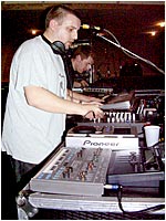 Simon Smugg: CD scratching & fx