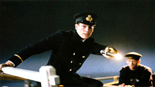 Ioan Gruffudd yn portreadu Lowe yn y ffilm 'Titanic' Ioan Gruffudd yn portreadu Lowe yn y ffilm 'Titanic'