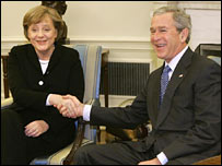 Ông Bush nói thế giới cần gửi thông điệp mạnh tới Iran