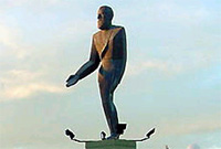 Cofgolofn Lewis Jones , sylfaenydd y Wladfa yn Nhrelew