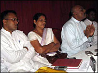 MPs supporting Weerawansa faction in a press conference (photo Gnanasiri Koththigoda)