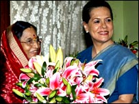सोनिया गांधी के साथ प्रतिभा पाटिल