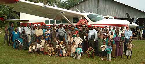 A group of Nebo folk with Maud and the pilot David Jacobsson... Click to listen