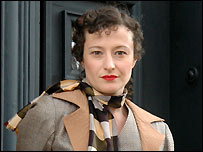 Anna Francolini as Miss Jean Brodie.  Photo by Paul Martin