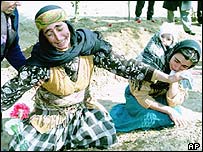Yakınlarını kaybeden bir kadın
