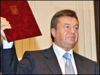 Віктор Янукович під час відвідин "малої батьківщини". Фото Укрінформу