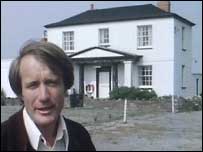 Gwyn Richards by the Old Dock House in Sharpness