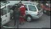 Policial disfarçado de Papai Noel prende suspeito na Itália. 