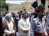 حریت رہنما اقبال کے مزار پر