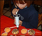 Picture: Use an icing bag to decorate the cakes