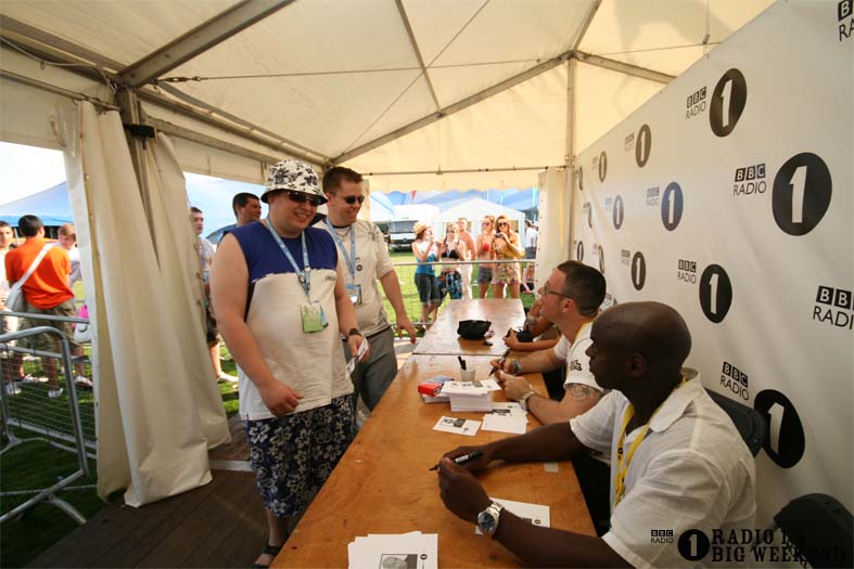 Signing sessions with Judge Jules