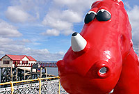 Pier y Mwmbwls, llun gan Ken Dickinson