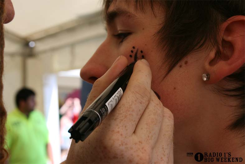 Newton Faulkner in the signing tent