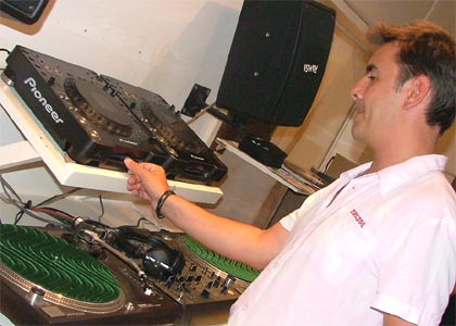 Radio 1 Ibiza Weekend 2004 - Cafe Mambo studio pictures

