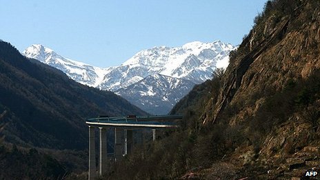 穿越蘇薩穀的高速公路