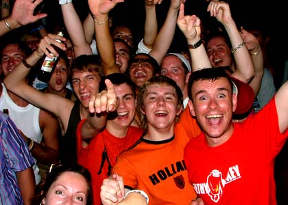 The Essential Selection at Cafe Mambo - Crowd 6th August 2004

