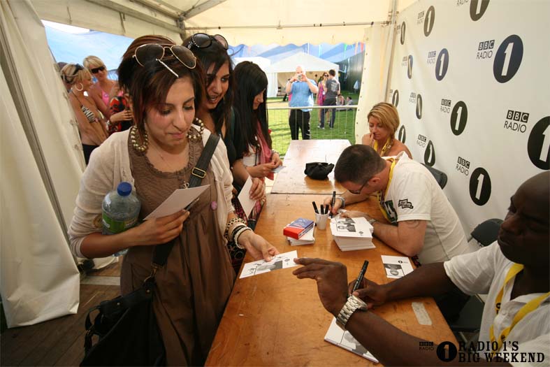 Signing sessions with Judge Jules