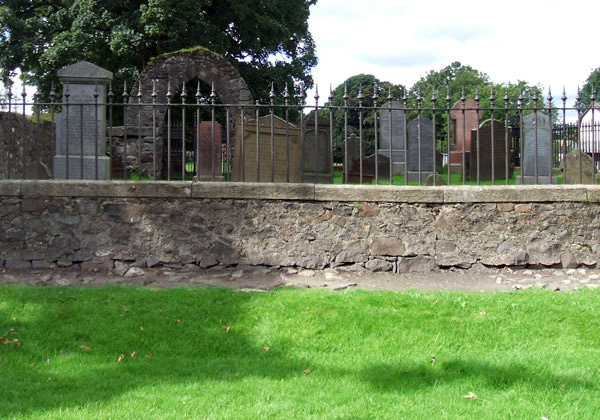 The graveyard at Cambuskenneth.