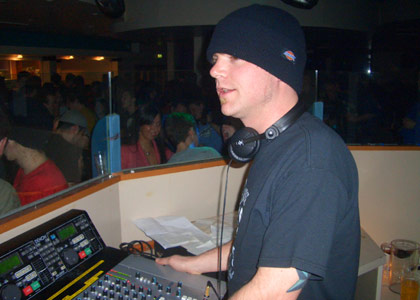 Mike dj'ing