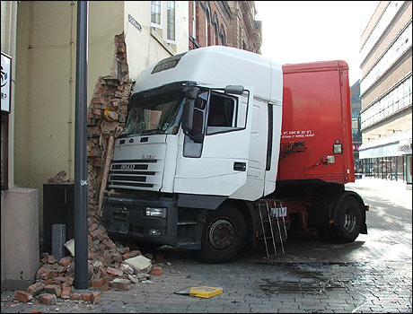 1 - Lorry crash on Exchange Street, (25/09/06)
