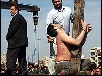 اجرای حکم شلاق پيش از اعدام قاتل