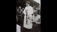 Joseph Ratzinger reza uma missa  ao ar livre na Suíça no verão de 1952 