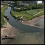 Água poluída é despejada no rio Yangtze, vinda de um riacho na província de Jiangsu, China