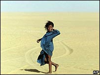menina no deserto