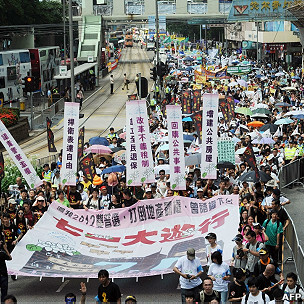 香港市民參與七一遊行(1/7/2011)
