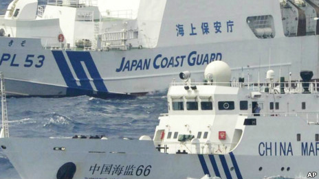 中日船艦在釣魚島水域